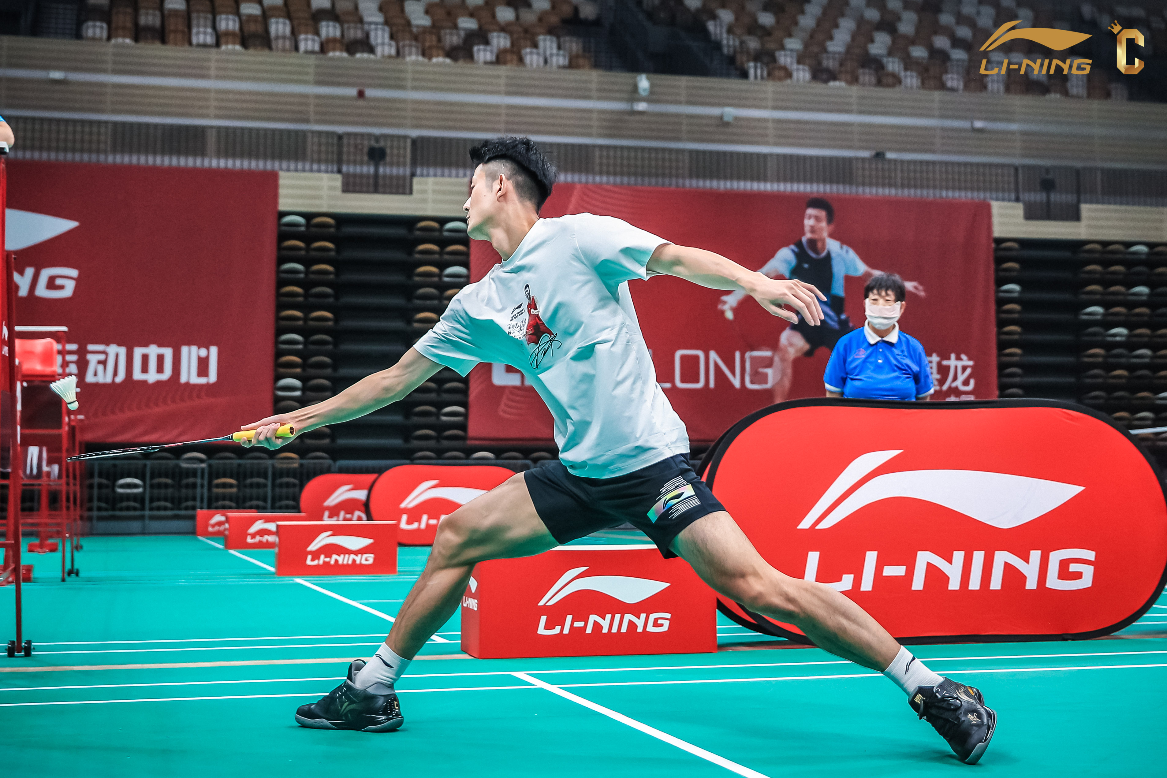 中国羽毛球队力克印度羽毛球队，谌龙惊艳世界