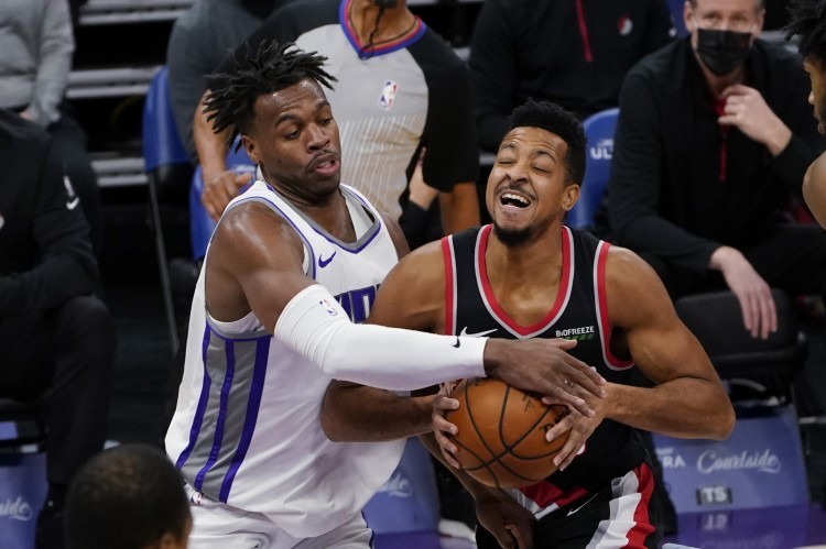 快船险胜天津队，麦科勒姆状态火热