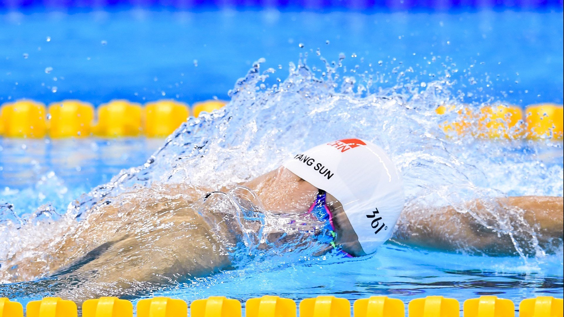 当足球战报闯入F1赛道，弗拉霍维奇驾驶哥斯达黎加，在巴林站粉碎尼日利亚